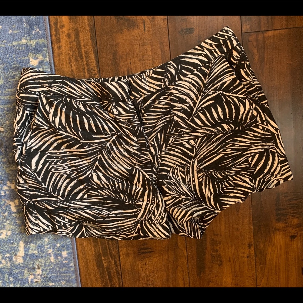 2/$30 Palm Print Linen Shorts 🌴